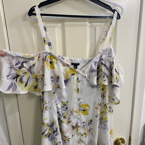 Torrid 3x, off the shoulder white with flowers, flowy shirt - Picture 2 of 4